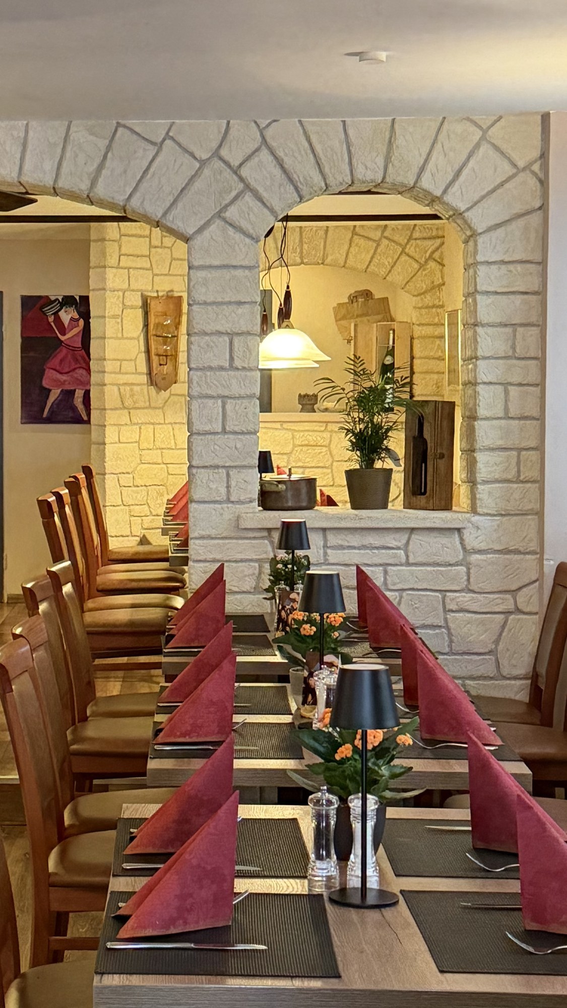 Italienisches Ambiente mit Steinbögen